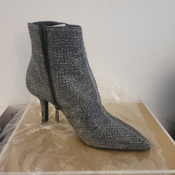 NWT Michael Kors Boots - Picture 3 of 3